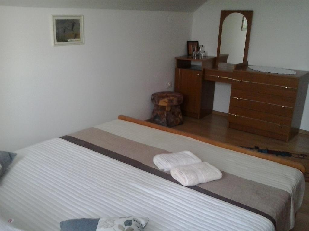 Guesthouse Tomas Catrnja ภายนอก รูปภาพ