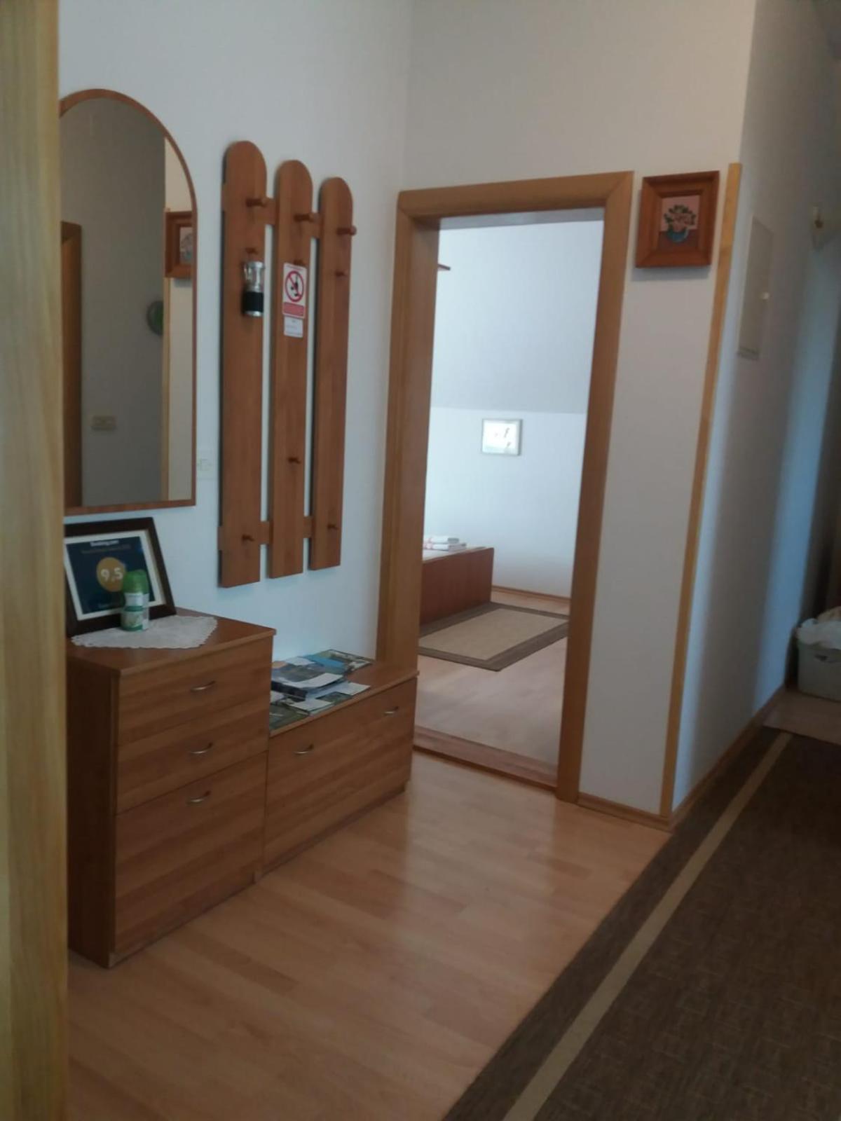 Guesthouse Tomas Catrnja ภายนอก รูปภาพ