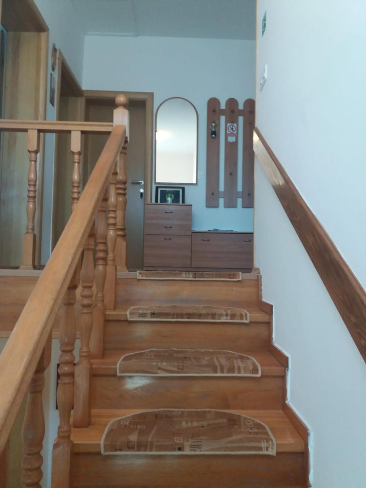 Guesthouse Tomas Catrnja ภายนอก รูปภาพ
