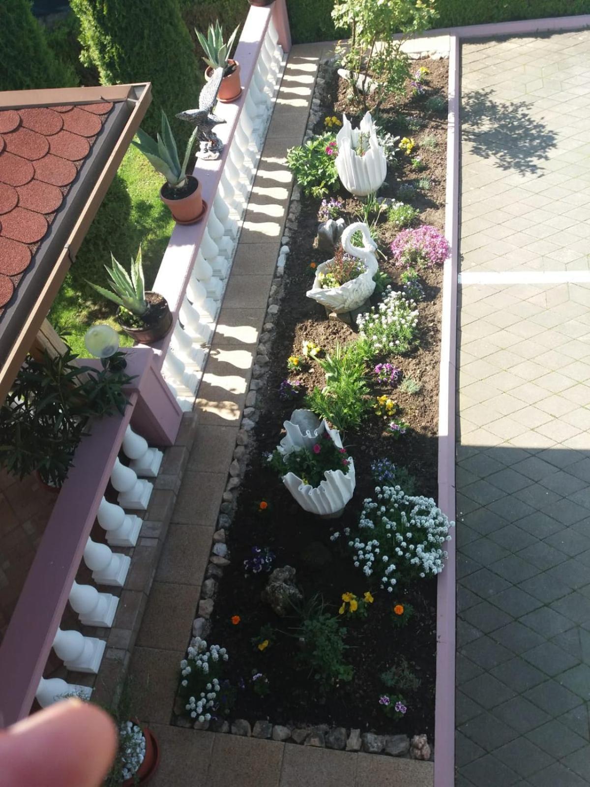 Guesthouse Tomas Catrnja ภายนอก รูปภาพ