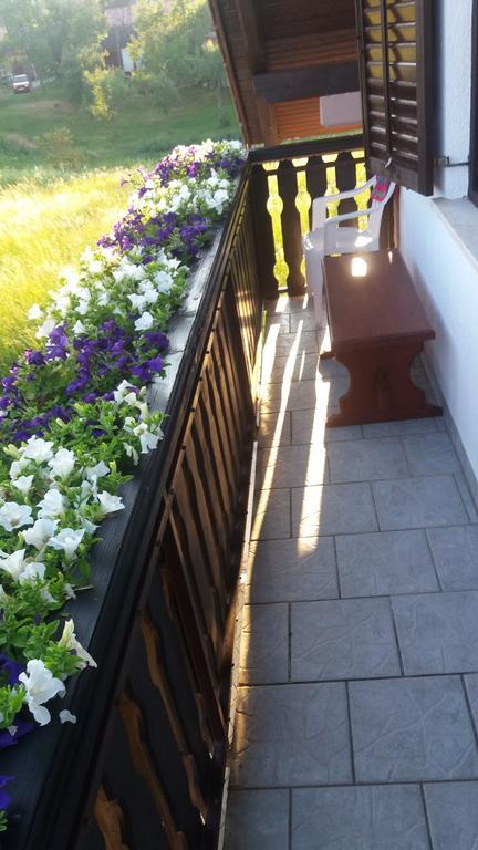 Guesthouse Tomas Catrnja ภายนอก รูปภาพ