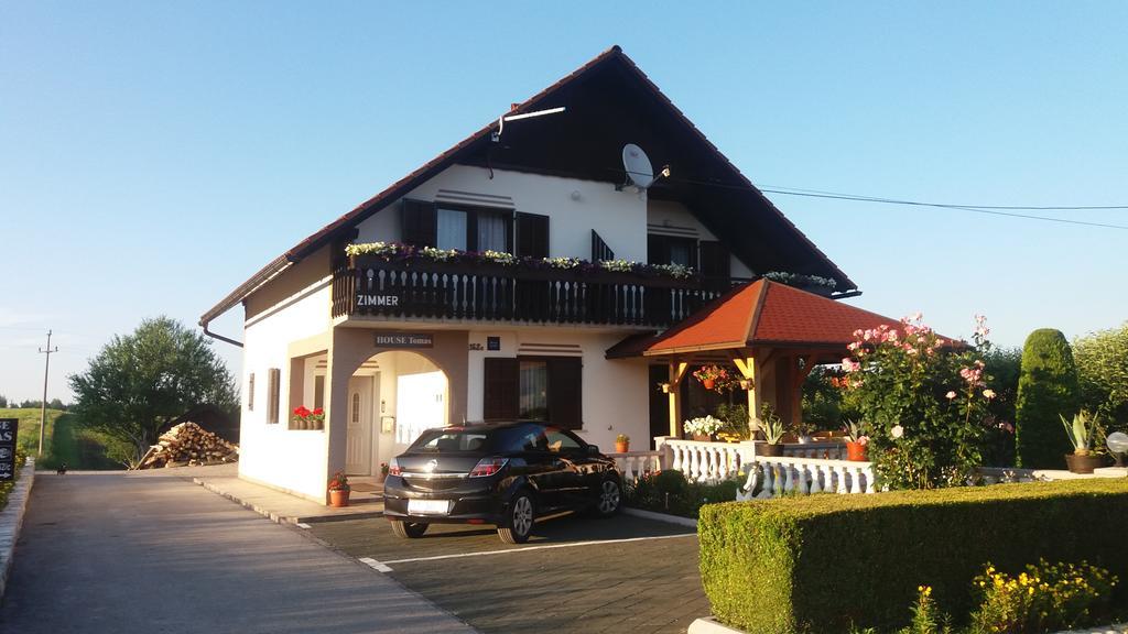 Guesthouse Tomas Catrnja ภายนอก รูปภาพ