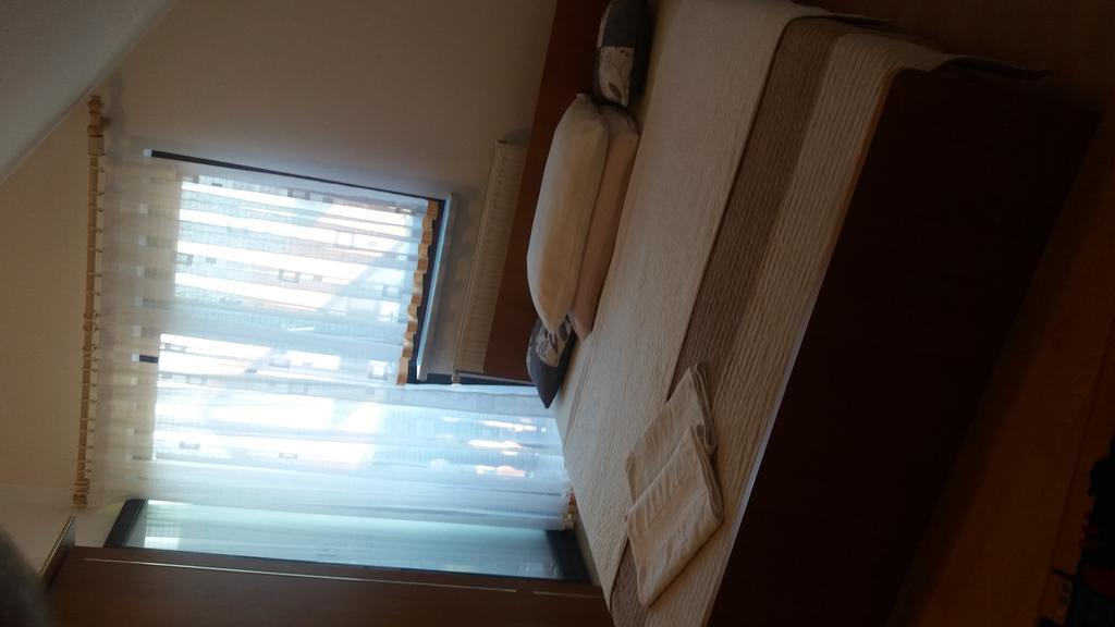 Guesthouse Tomas Catrnja ภายนอก รูปภาพ