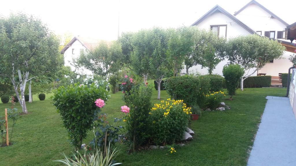 Guesthouse Tomas Catrnja ภายนอก รูปภาพ