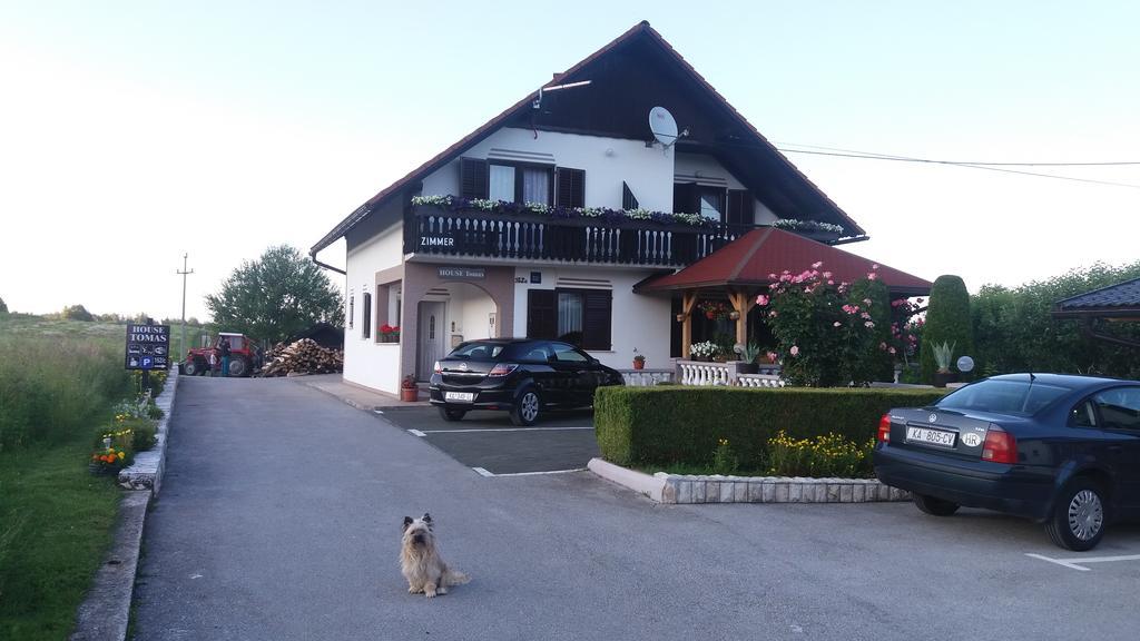 Guesthouse Tomas Catrnja ภายนอก รูปภาพ