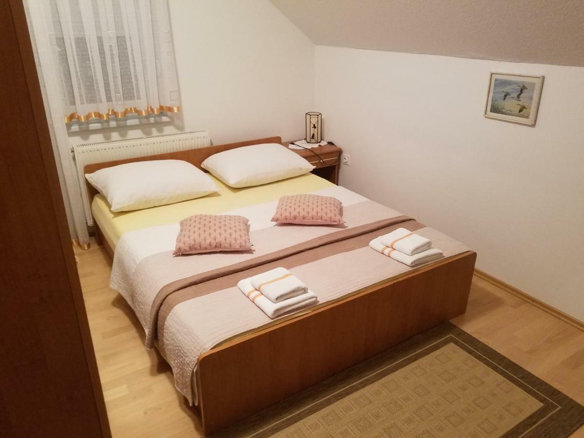 Guesthouse Tomas Catrnja ภายนอก รูปภาพ