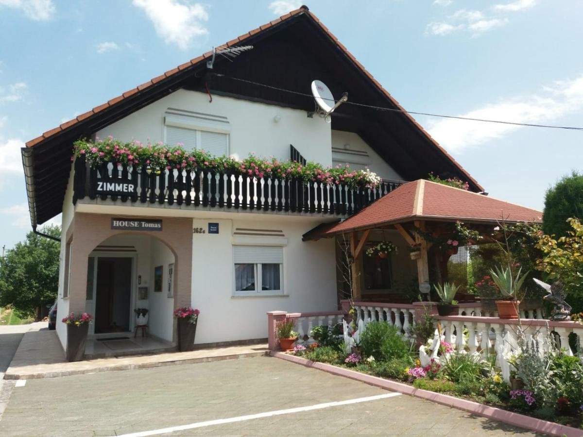 Guesthouse Tomas Catrnja ภายนอก รูปภาพ