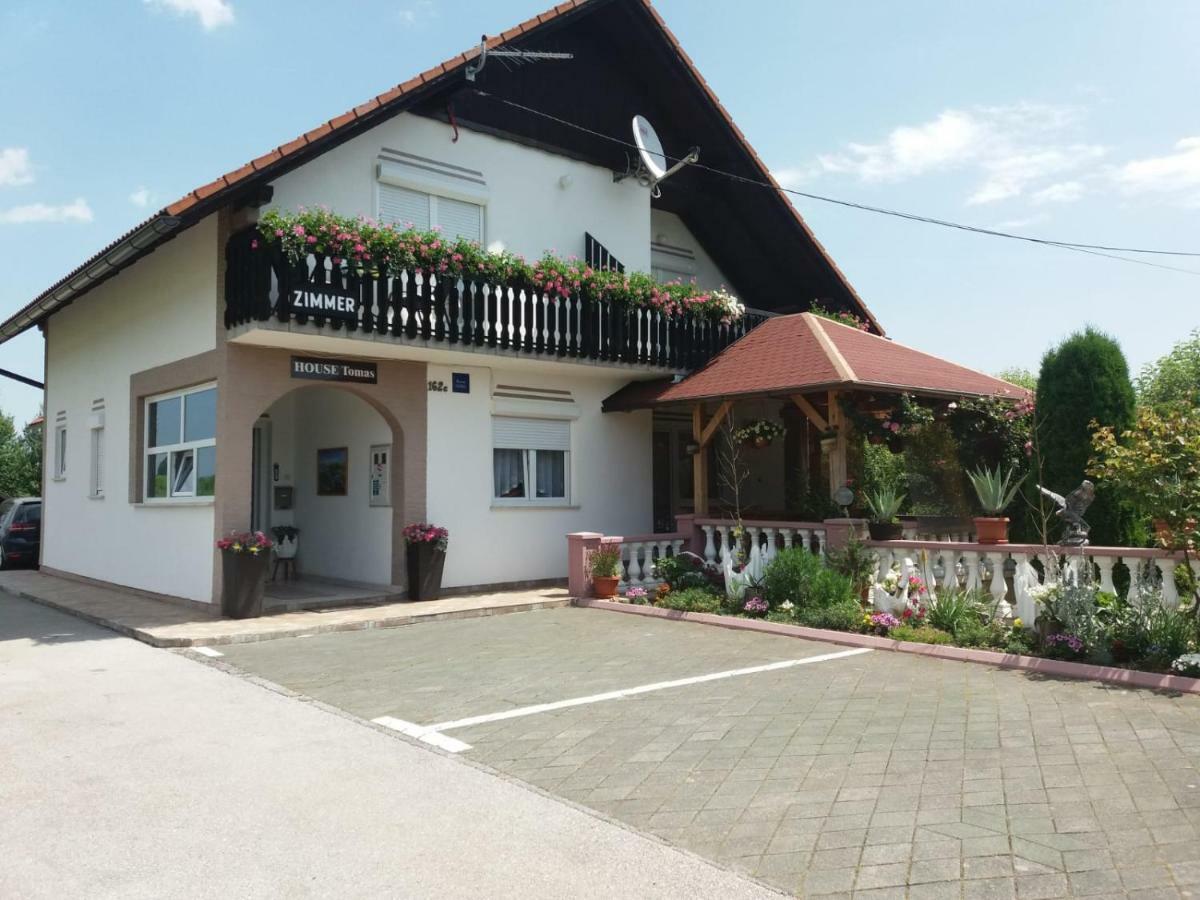 Guesthouse Tomas Catrnja ภายนอก รูปภาพ